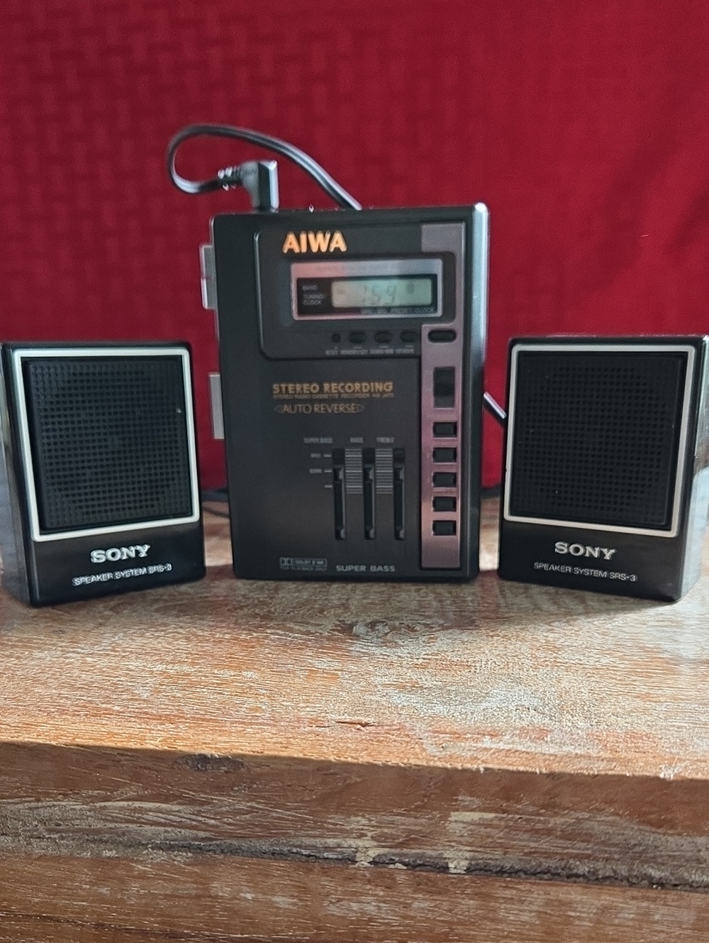 AIWA HS-J470 Walkman Cassette Recorder & Sony SRS-3 Mini Speakers (BIN 010)